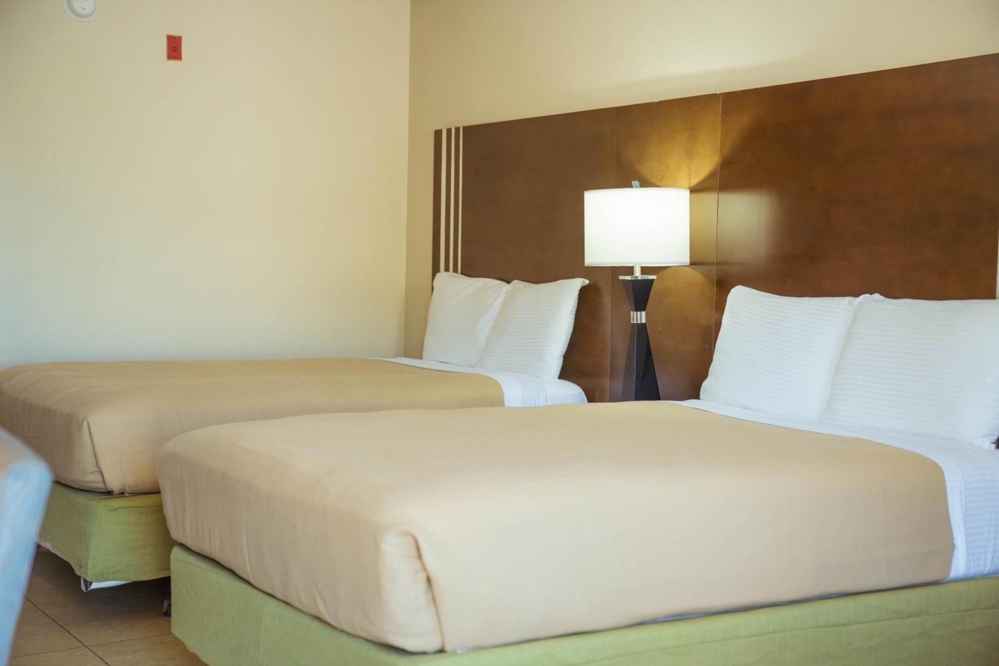 Serena Inn Citrus Ridge Екстер'єр фото